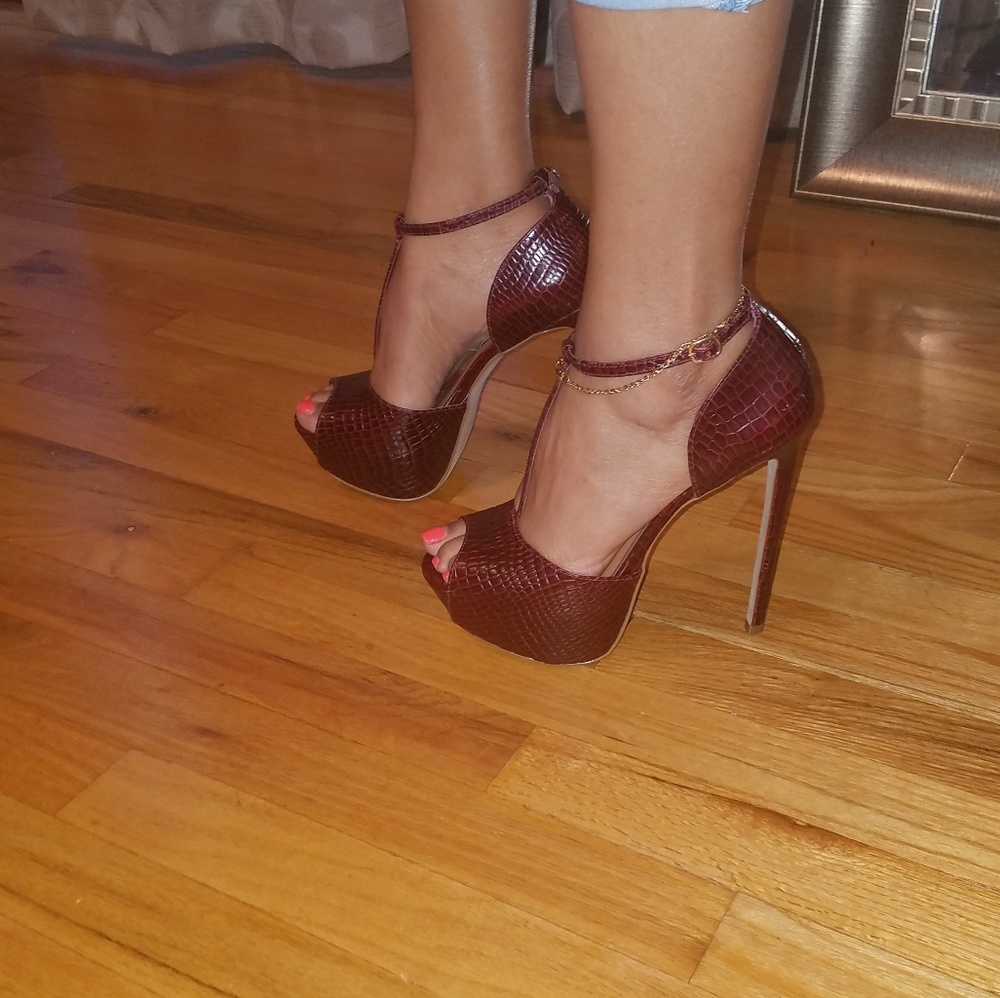 Steeve Madden Sandals